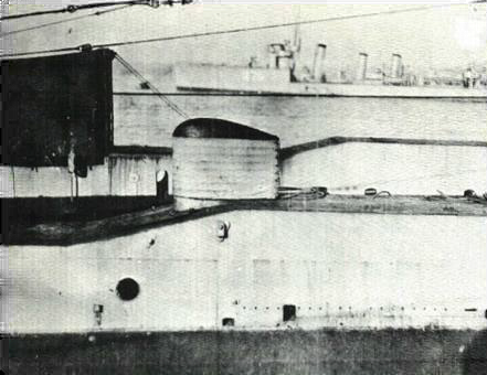 The Type 113 was fitted aft in the L Class submarines. Shown is the first operational streamlined canvas dome. The narrower end is facing forward.
